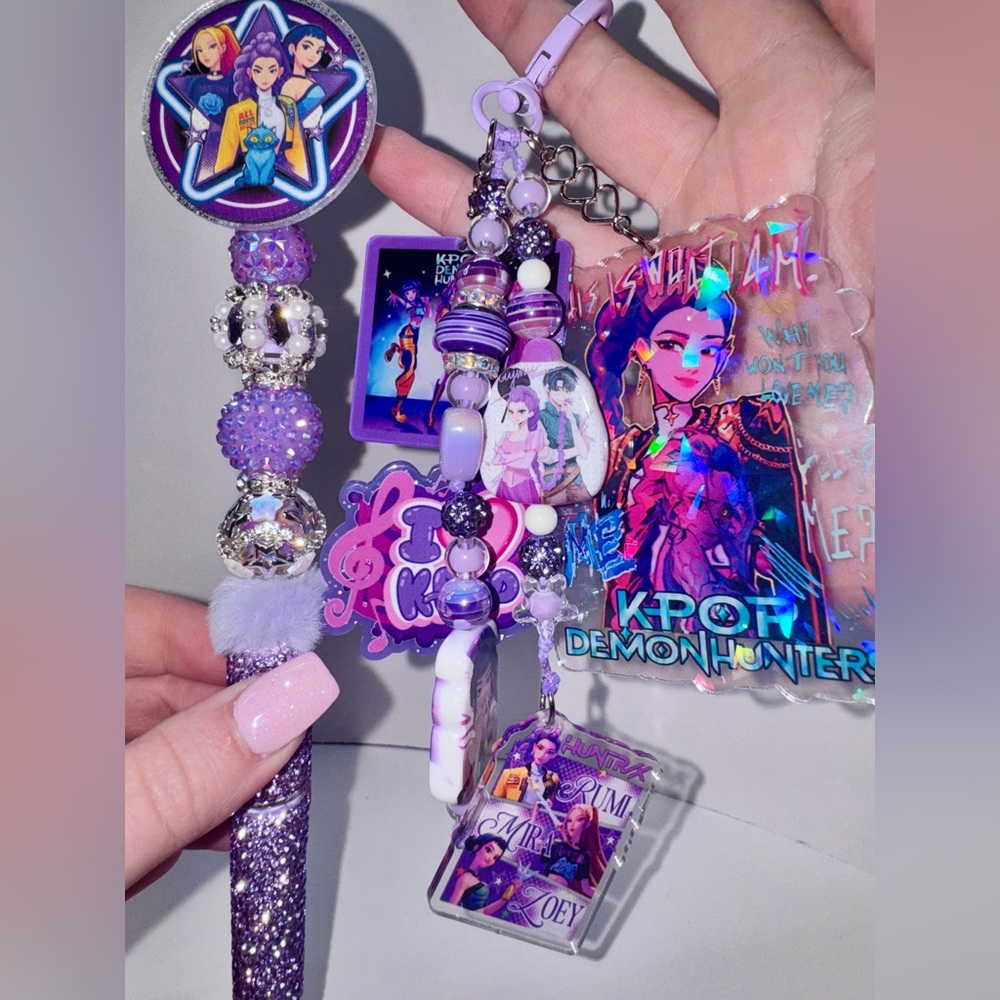 K-Pop Demon Hunters Pen & Bag Charm Set - Picture 4 of 6